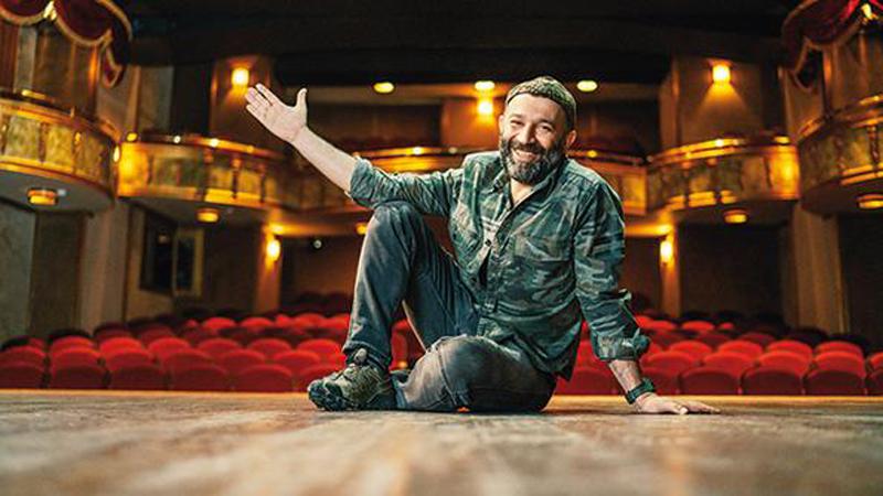 Baba Sahne, Dinçel'in doğum gününde açıldı Baba Sahne, Dinçel'in doğum gününde açıldı