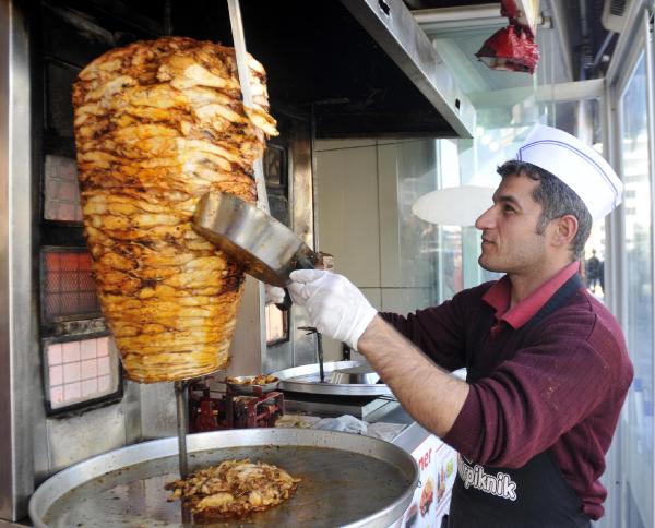 Şişte bekleyen tavuk döner öldürücü olabilir