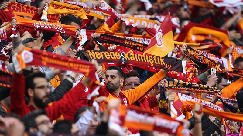 Galatasaray taraftarından 'Mustafa Kemal'in askerleriyiz' sloganı