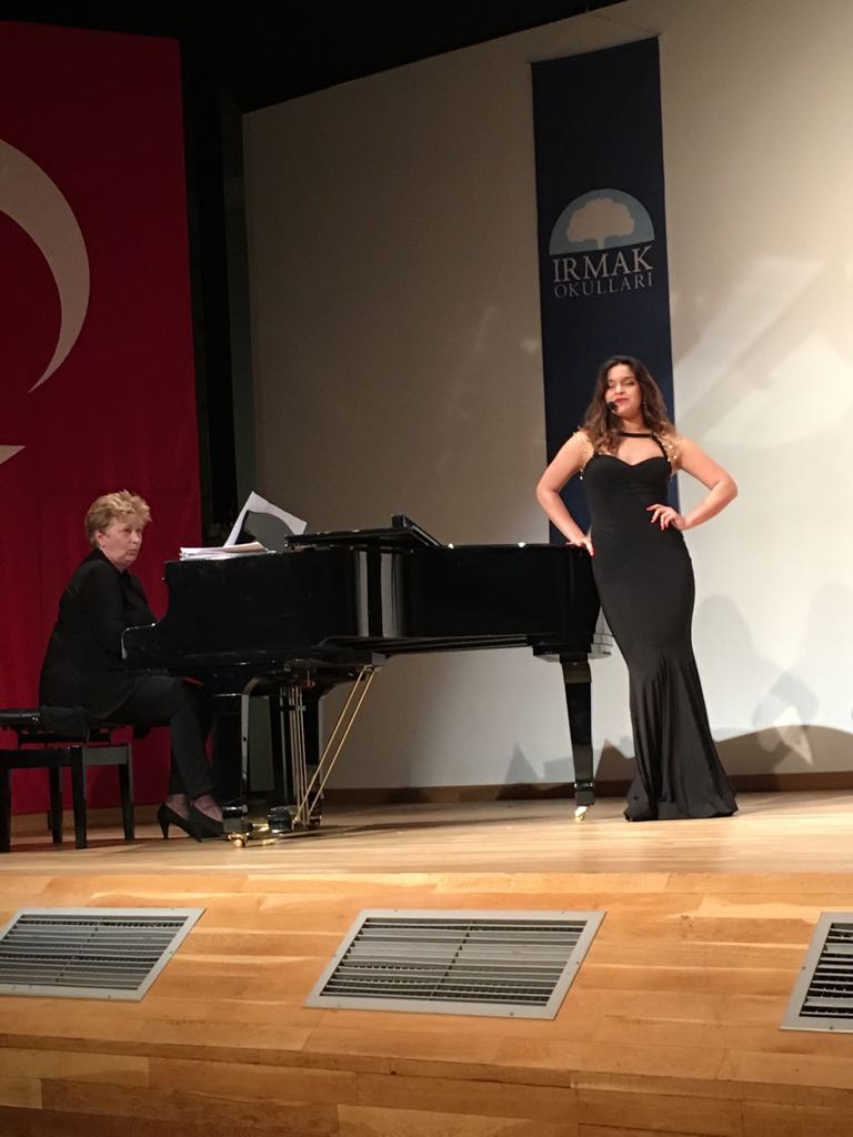 İstanbul Üniversitesi Devlet Konservatuvarından Muhteşem Konser İstanbul Üniversitesi Devlet Konservatuvarından Muhteşem Konser