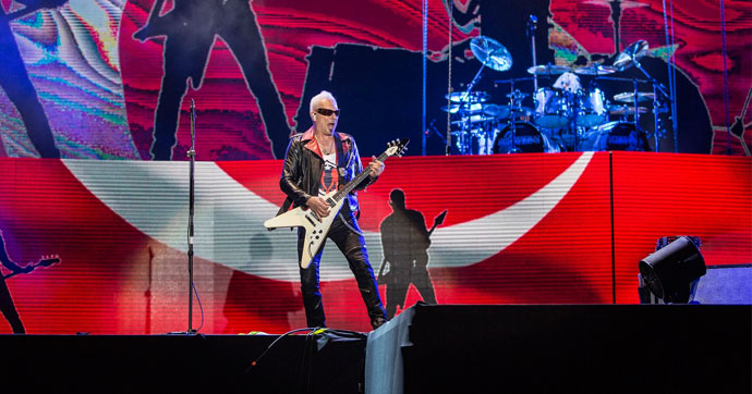 Scorpions'tan Türk bayrağı önünde muhteşem konser