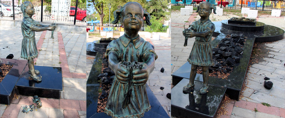 Atatürk'e çiçek veren kız heykeline çirkin saldırı!
