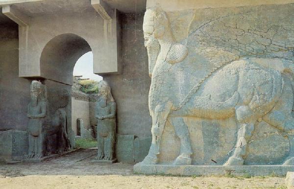 IŞİD 3 bin yıllık Nimrud antik kentini dozerlerle yıkmaya başladı
