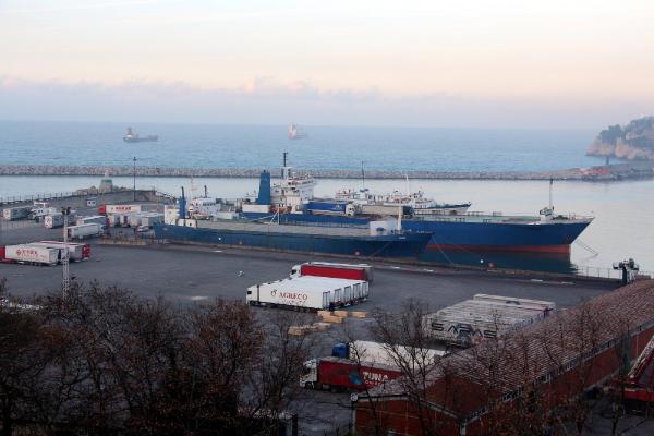 Rusya'ya gidecek 2 Ro-Ro gemisi 5 gündür Zonguldak'ta bekliyor